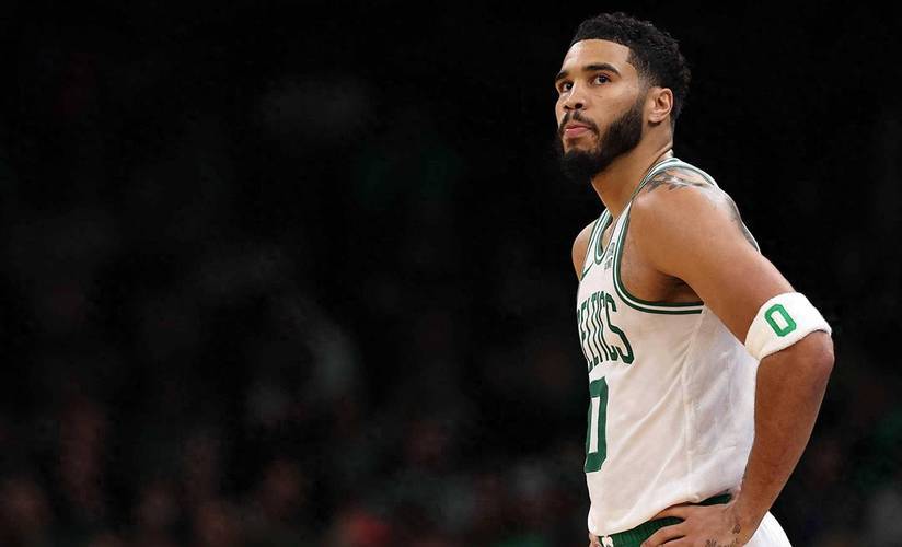 关于雄鹿鏖战猛龙，塔图姆刷新纪录的信息